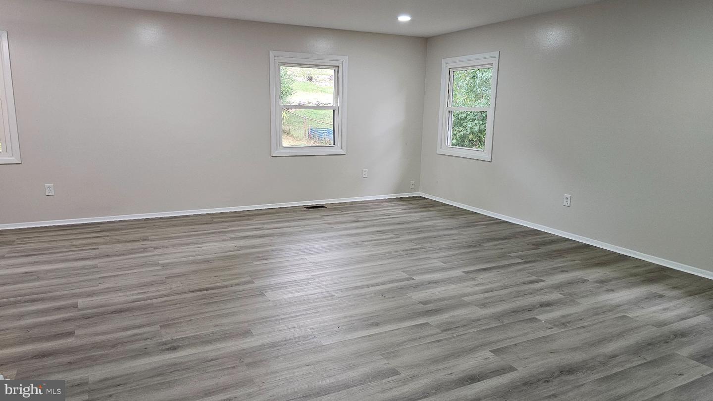 12304 Melling Property Photo 2