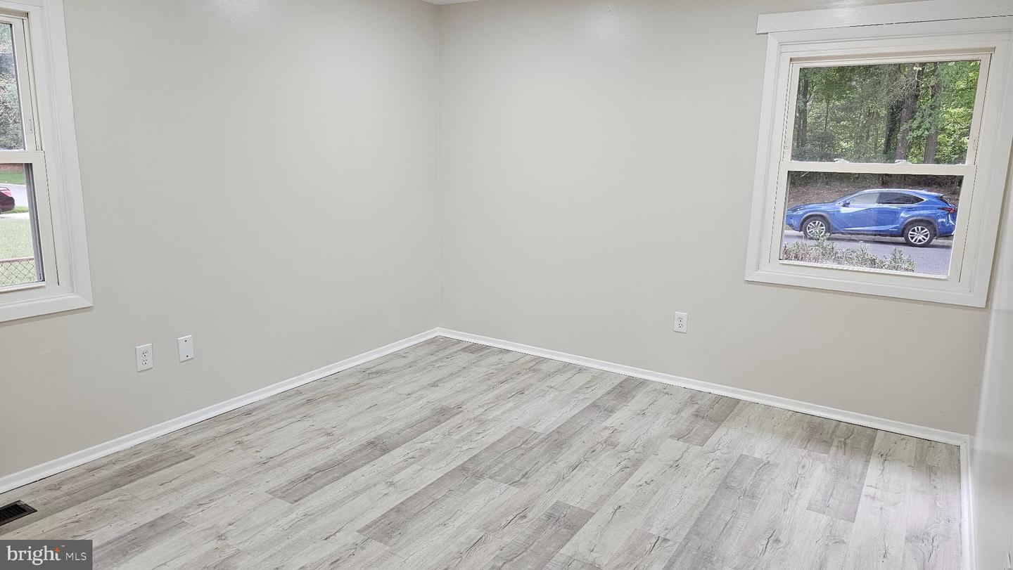 12304 Melling Property Photo 4