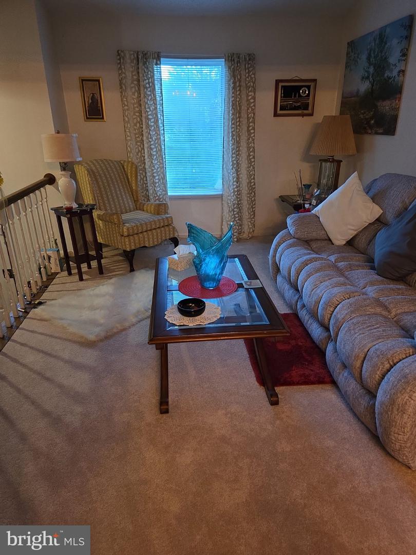 11807 Flora Ln Property Photo 4