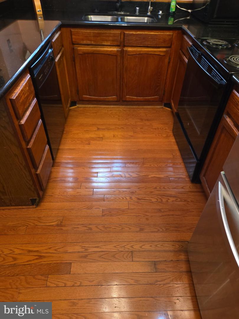 11807 Flora Ln Property Photo 9