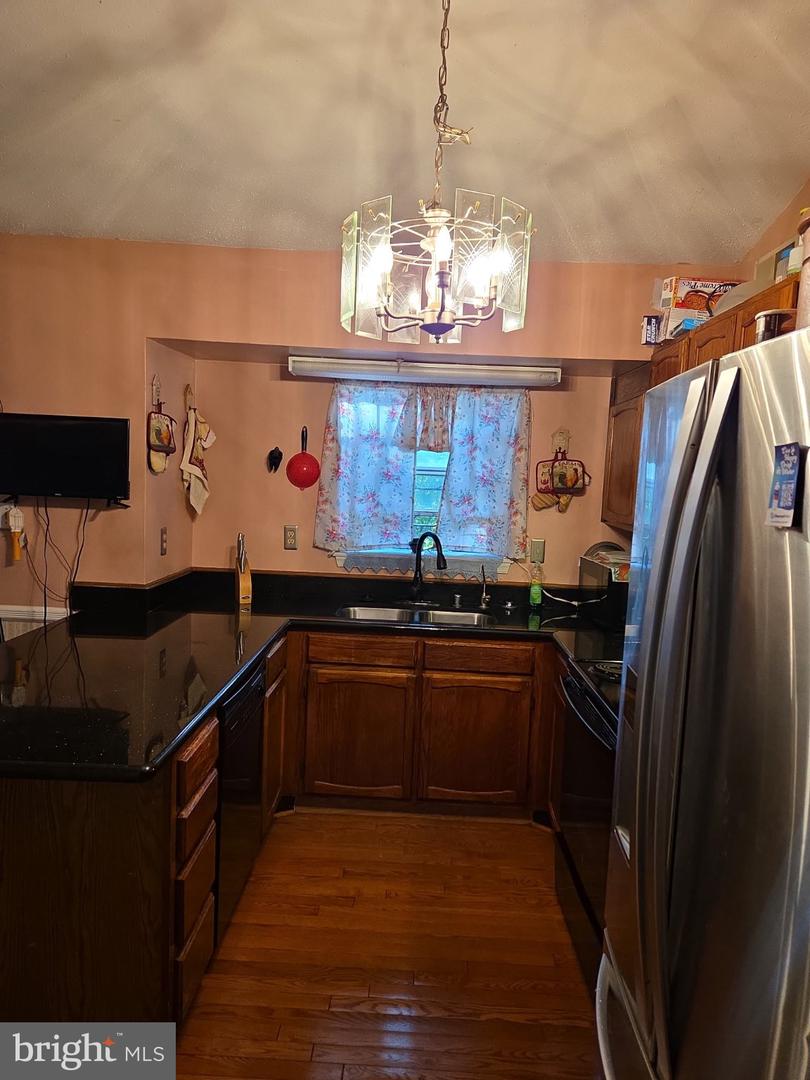 11807 Flora Ln Property Photo 14