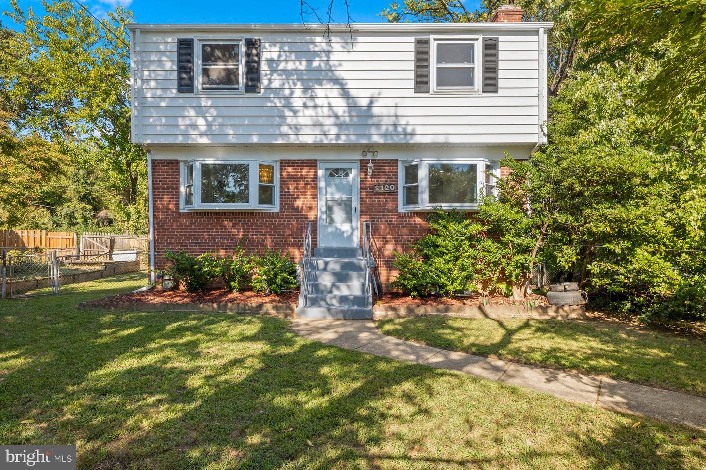2120 Ravenswood St Property Photo 1