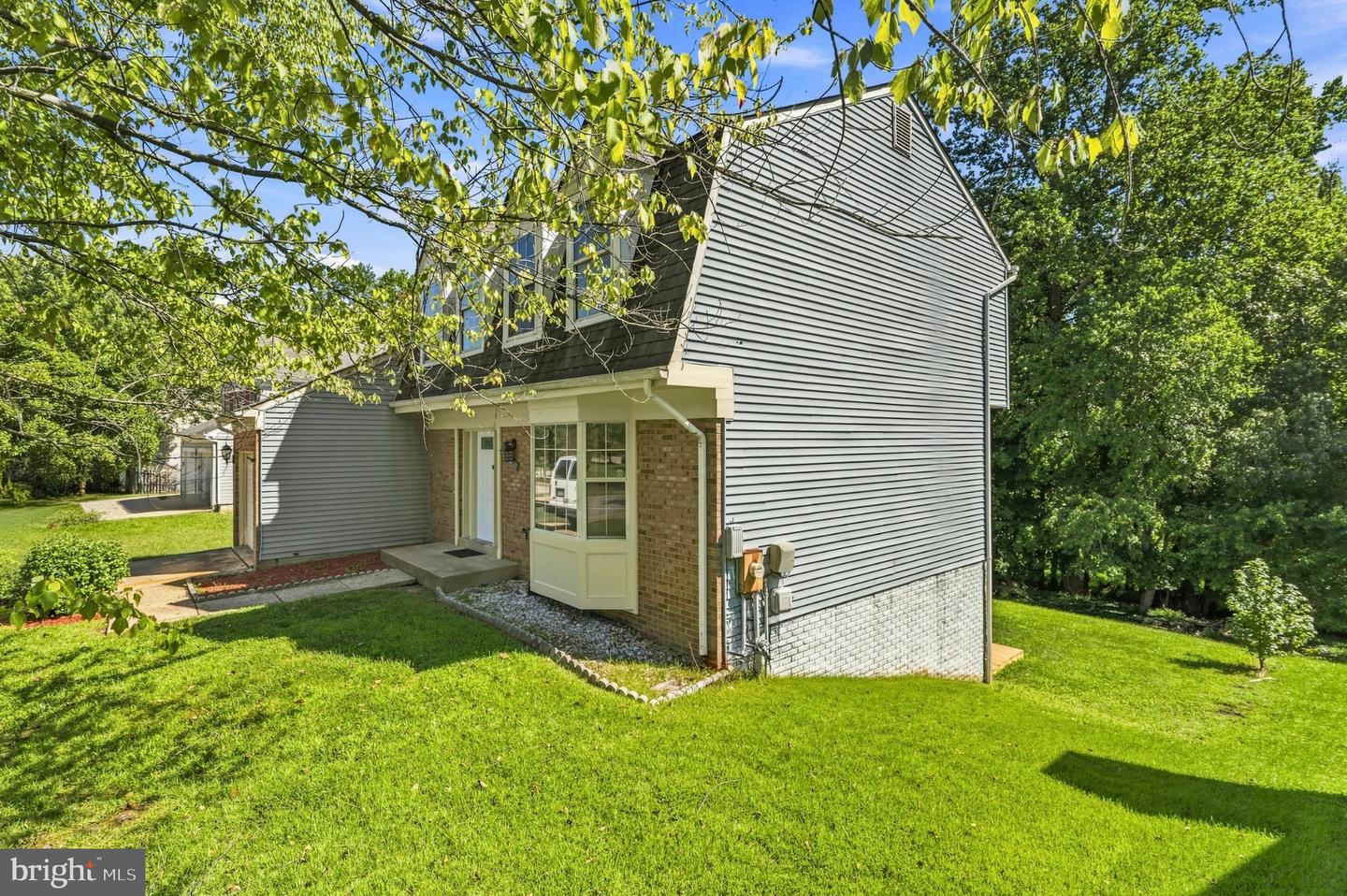 9514 Fox Run Dr Property Photo 3