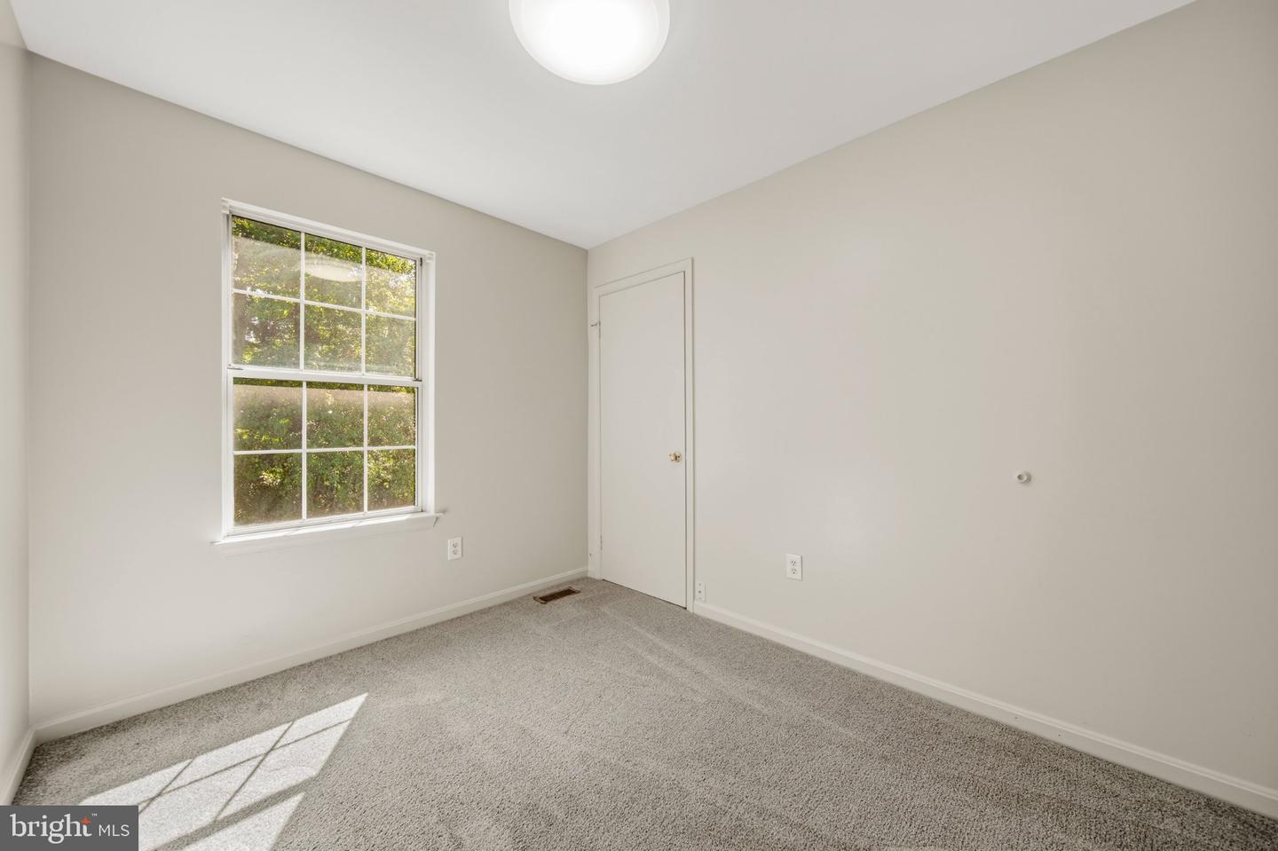 9514 Fox Run Dr Property Photo 22