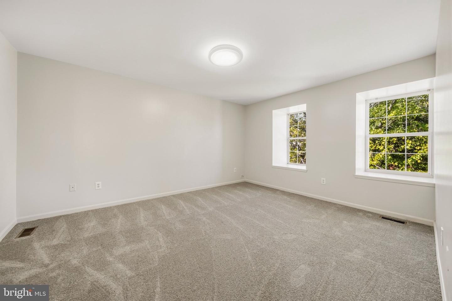 9514 Fox Run Dr Property Photo 25