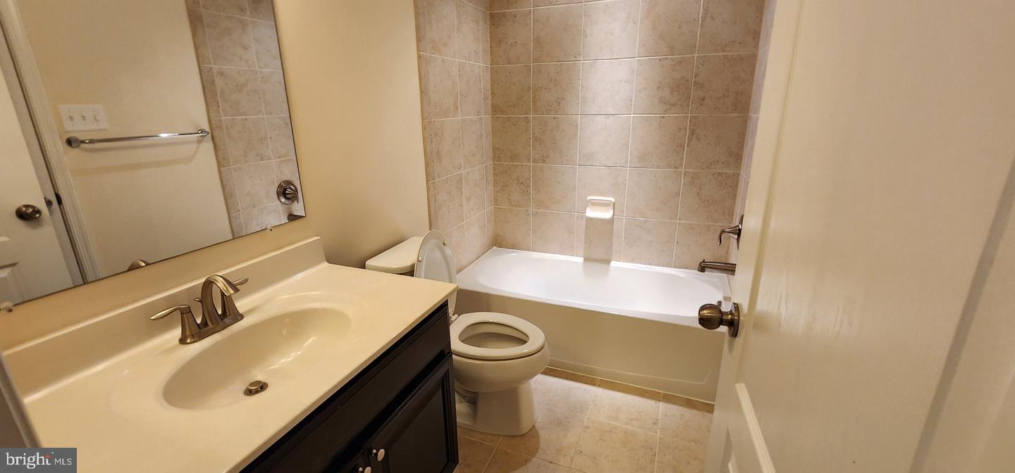 2810 Winterbourne Dr Property Photo 23
