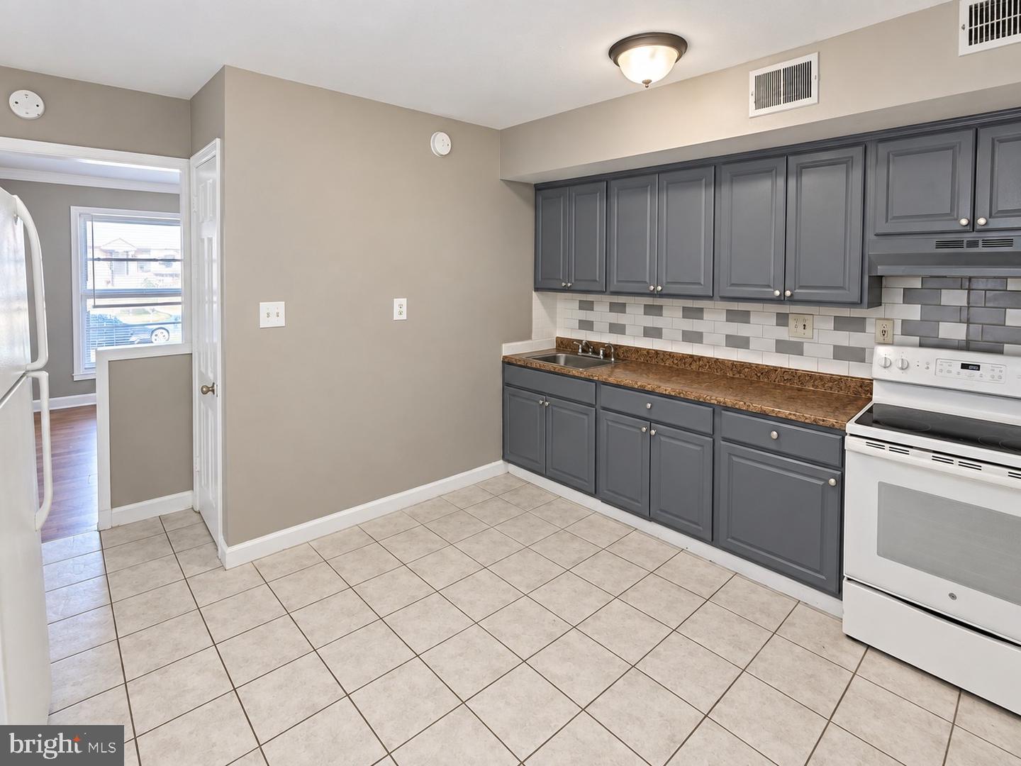 2013 Van Buren St Property Photo 4