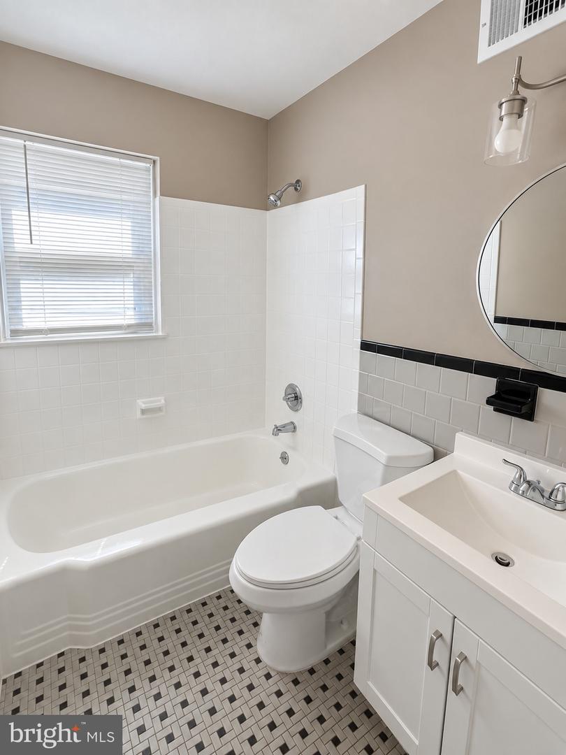2013 Van Buren St Property Photo 8