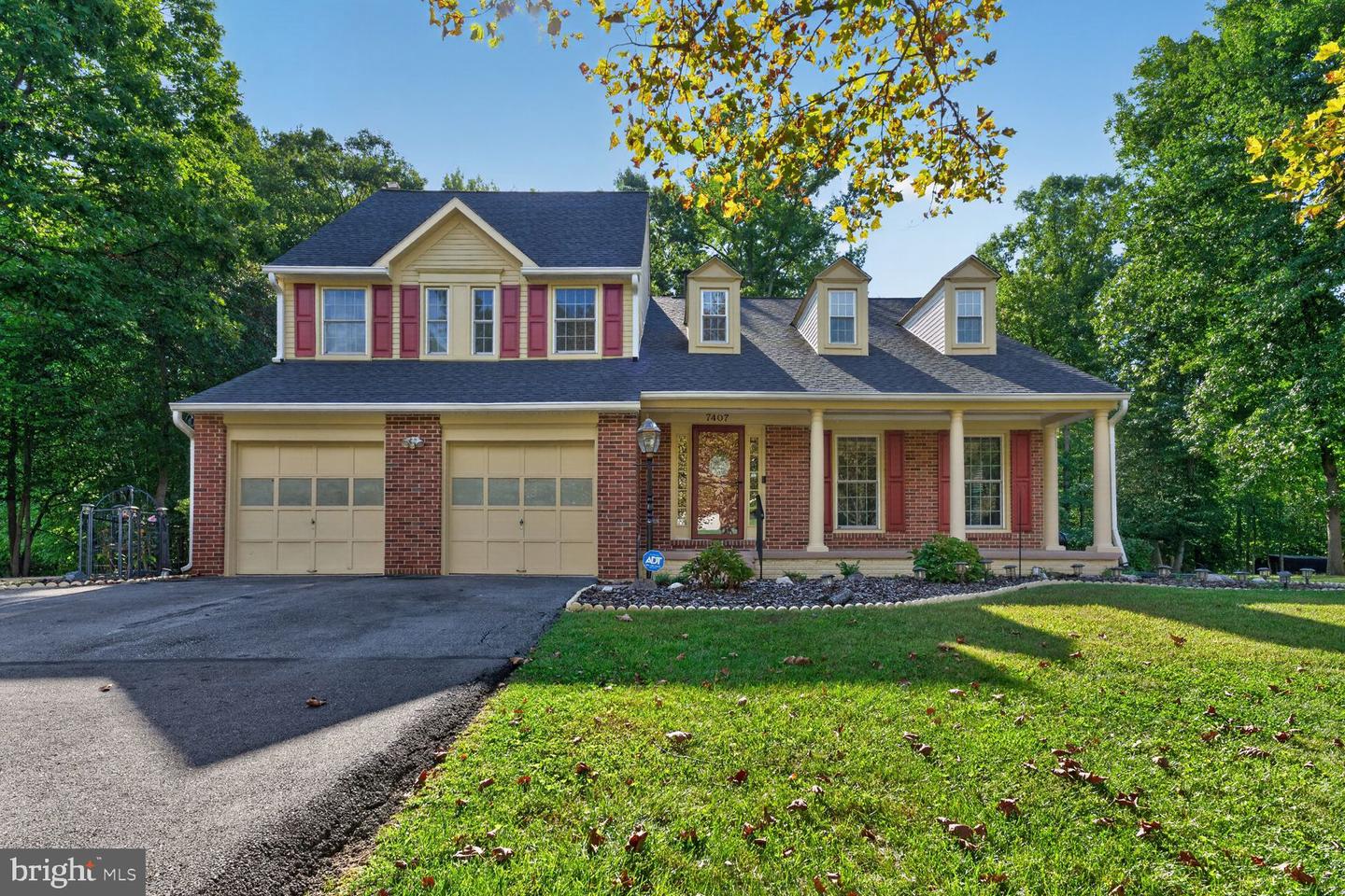 7407 Lake Glen Property Photo 1