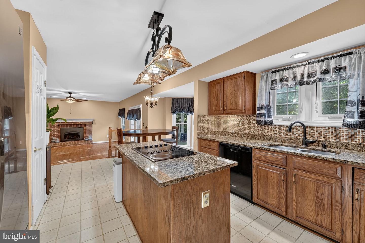7407 Lake Glen Property Photo 8