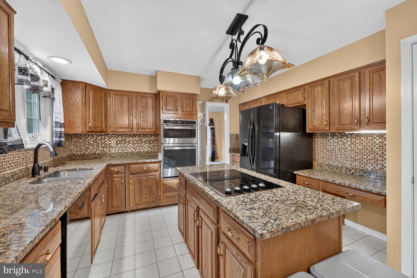 7407 Lake Glen Property Photo 9