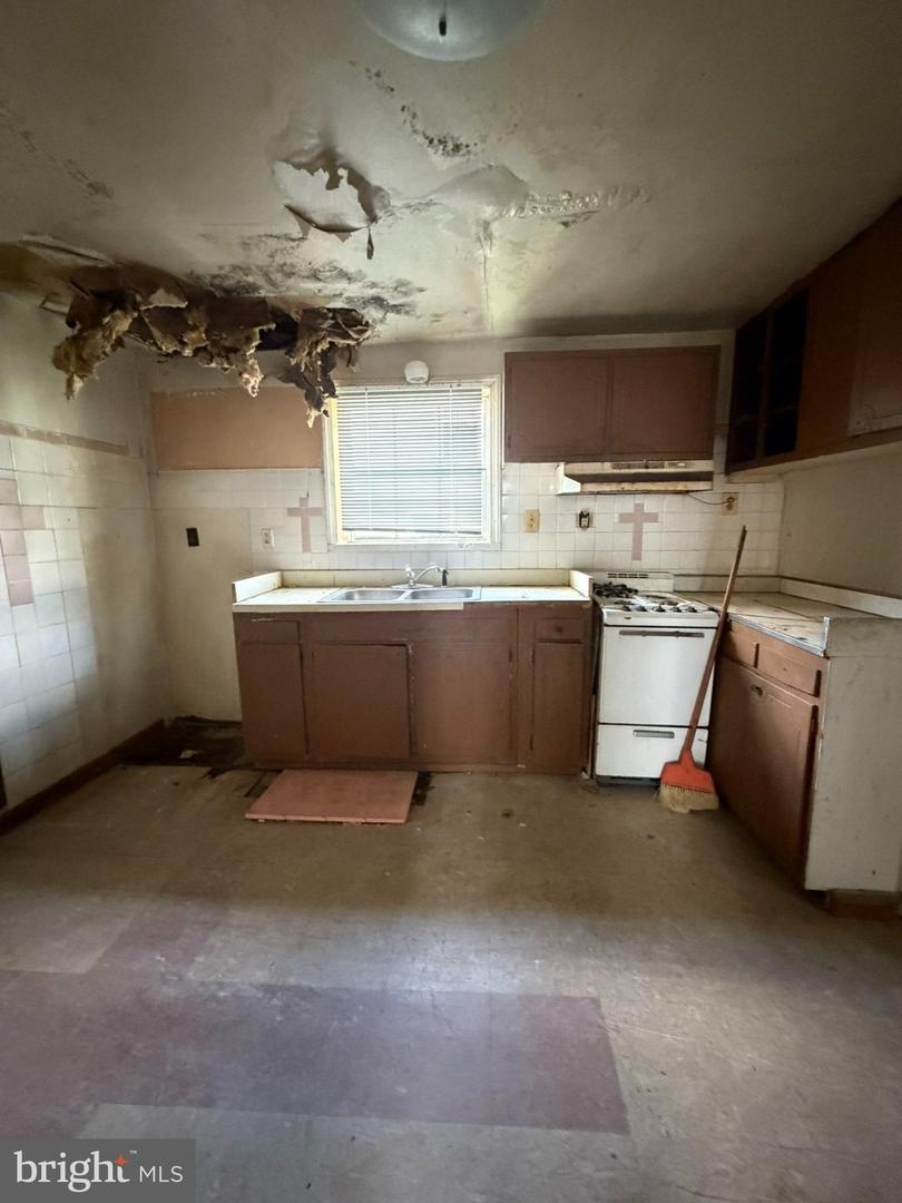 1312 Eli Pl Property Photo 5