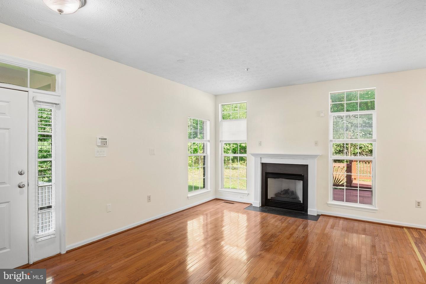 6035 Grenfell Loop Property Photo 4