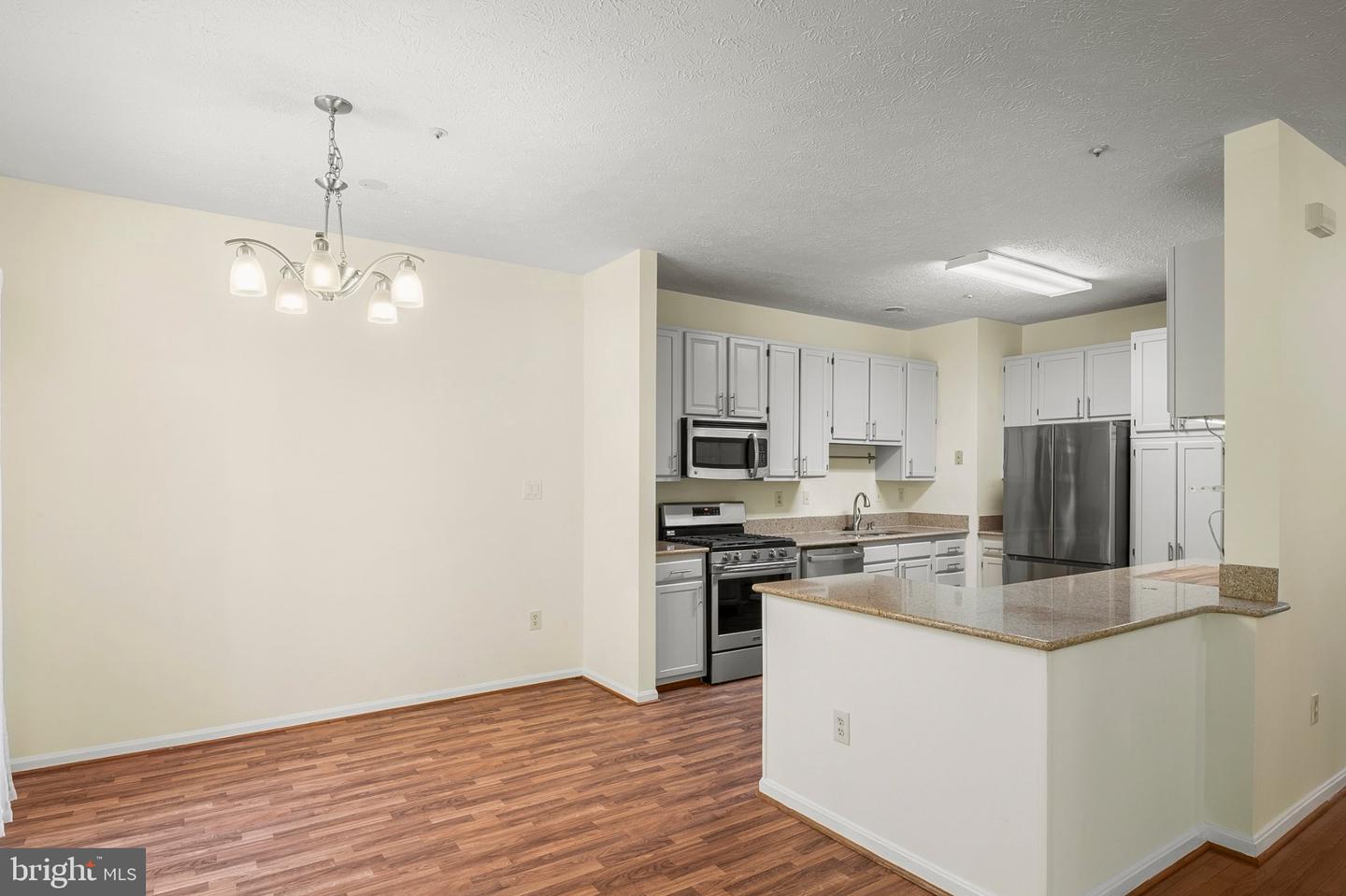 6035 Grenfell Loop Property Photo 5