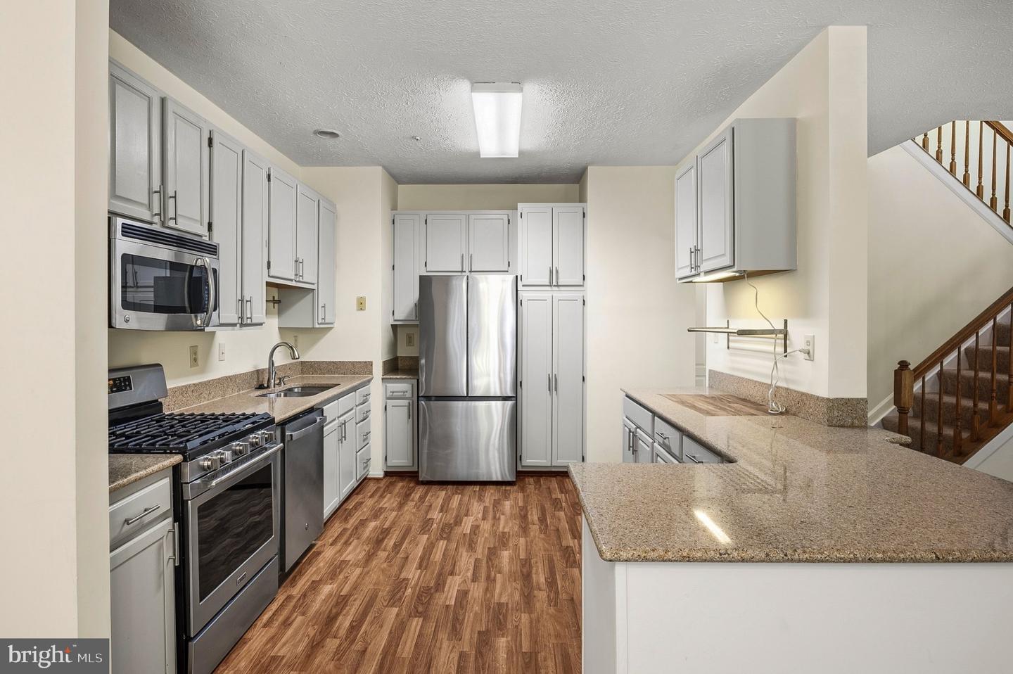 6035 Grenfell Loop Property Photo 6