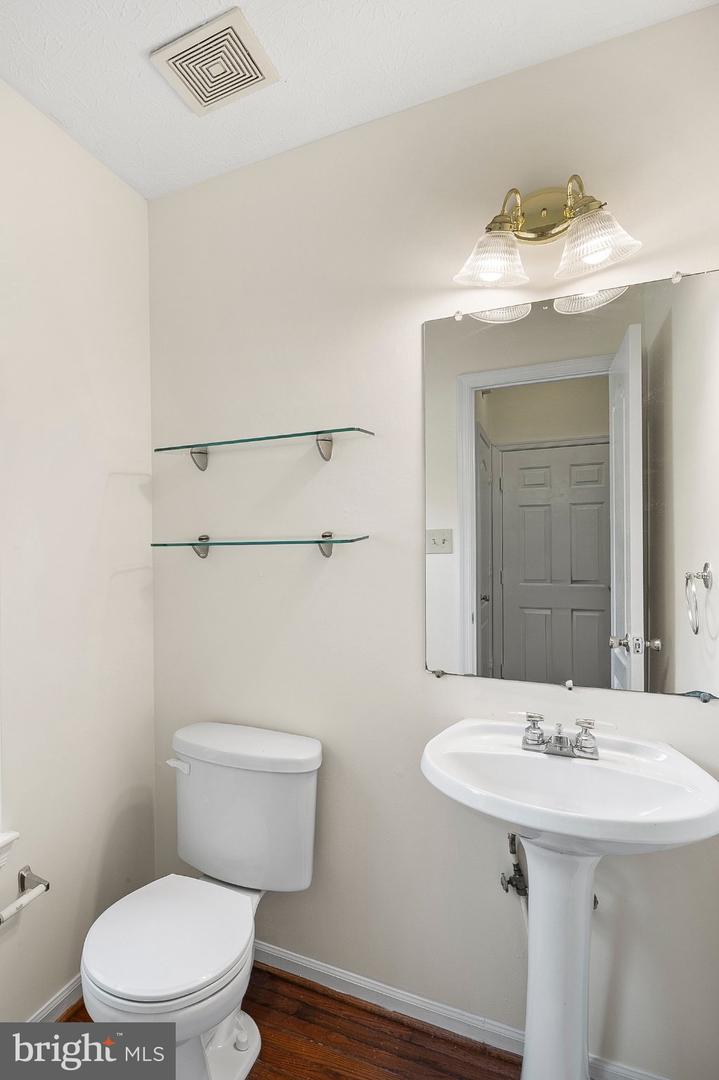 6035 Grenfell Loop Property Photo 9