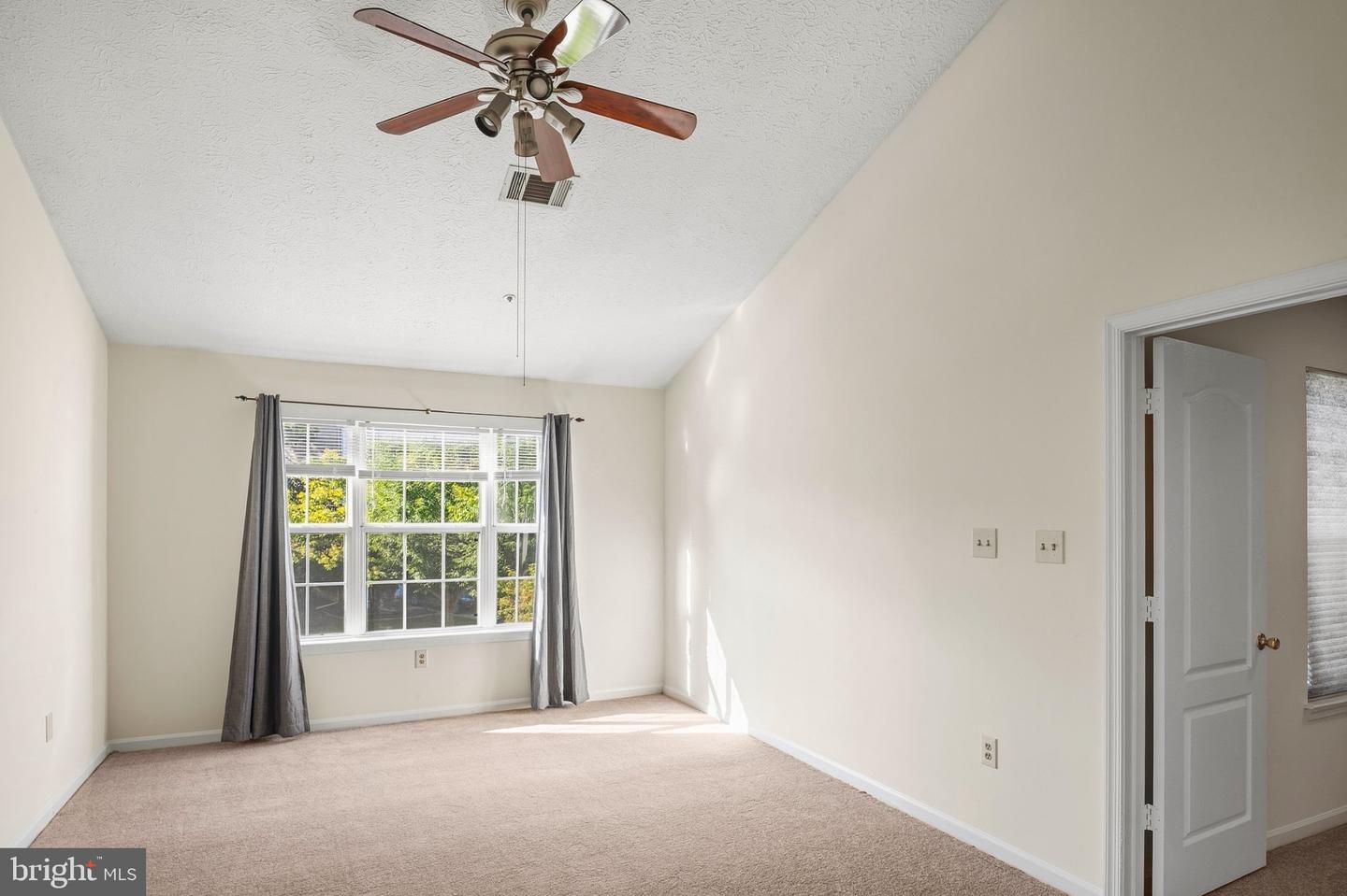 6035 Grenfell Loop Property Photo 11