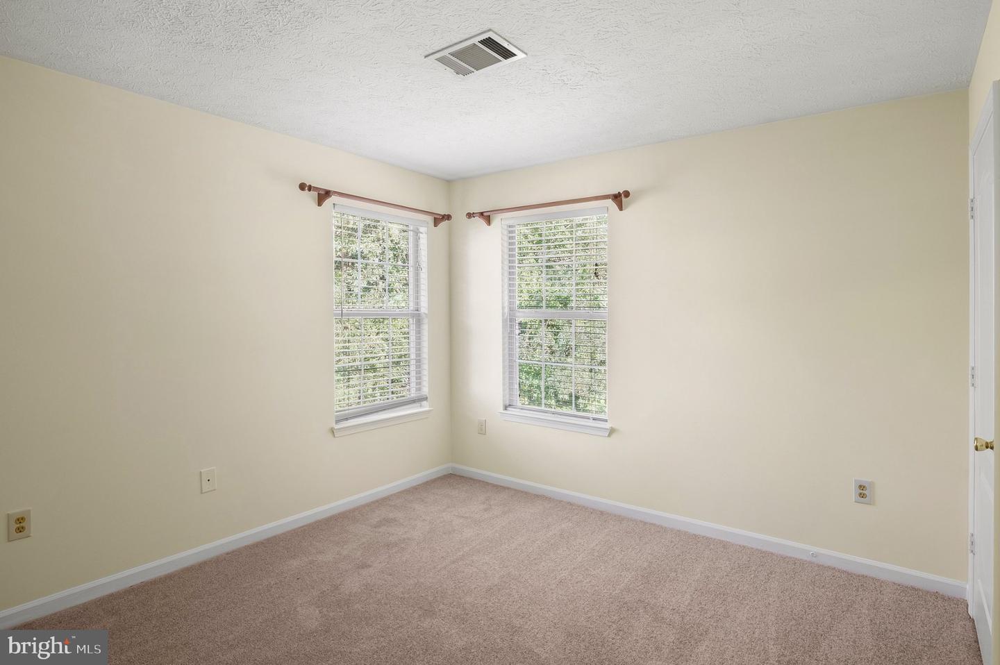 6035 Grenfell Loop Property Photo 16