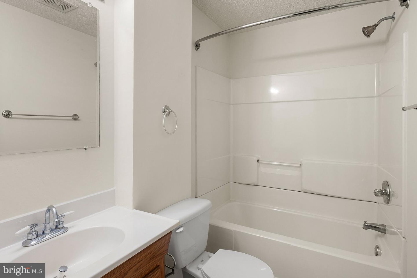 6035 Grenfell Loop Property Photo 22