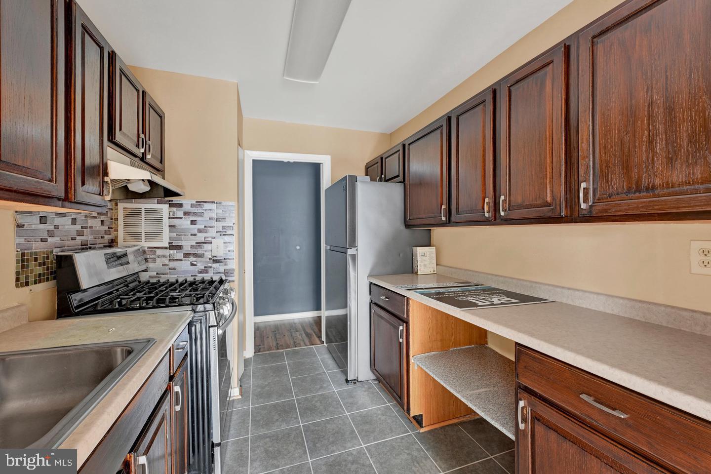 3841 Saint Barnabas #201 Property Photo 6