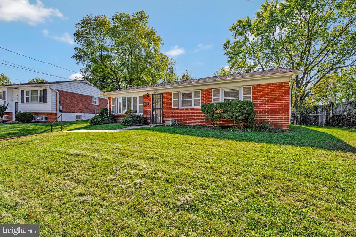 7105 Giddings Dr Property Photo 3