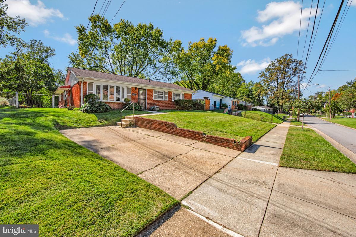 7105 Giddings Dr Property Photo 4