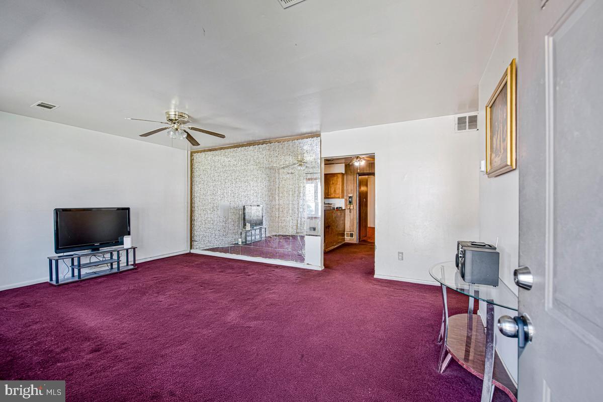 7105 Giddings Dr Property Photo 6