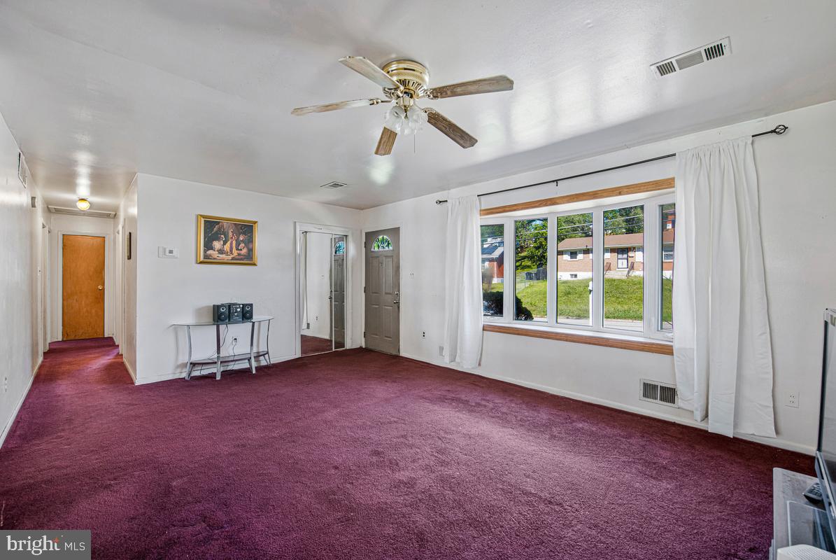7105 Giddings Dr Property Photo 7