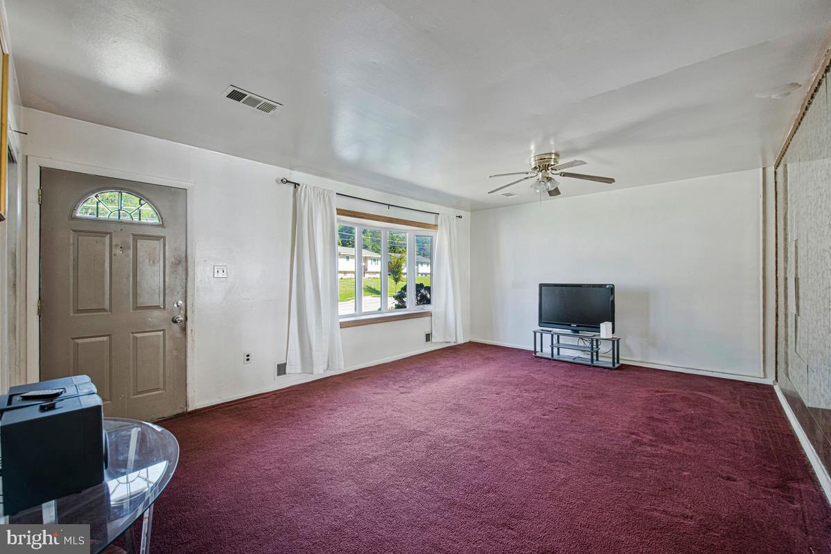 7105 Giddings Dr Property Photo 9