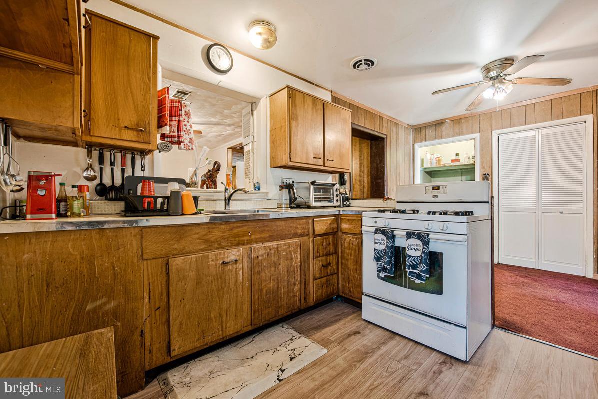 7105 Giddings Dr Property Photo 13