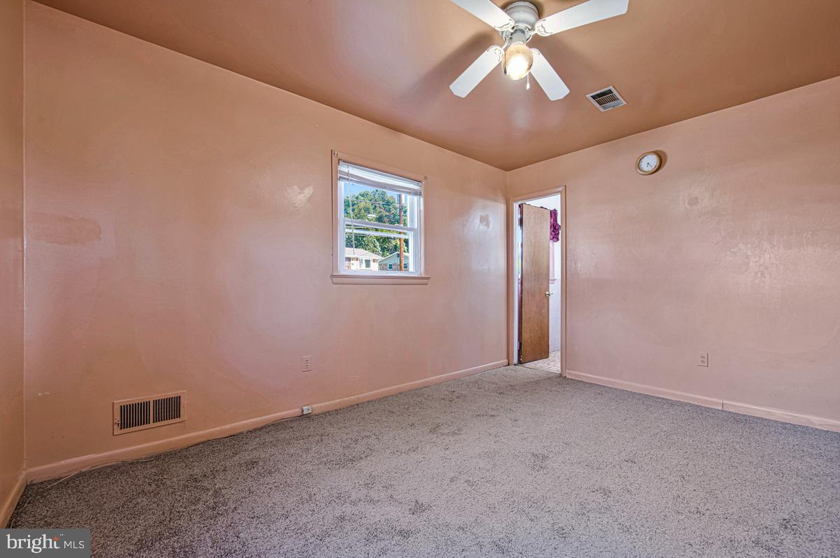 7105 Giddings Dr Property Photo 32