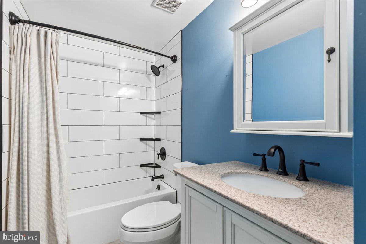 15412 N Oak Ct Property Photo 8