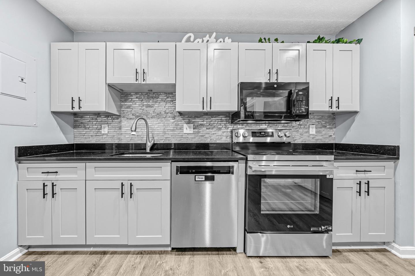 10407 Campus Way S Property Photo 13