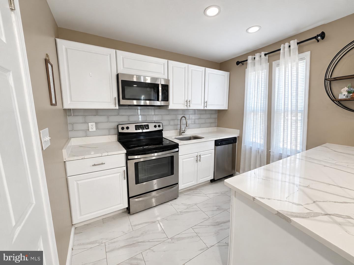 6809 Lou Ln Property Photo 10