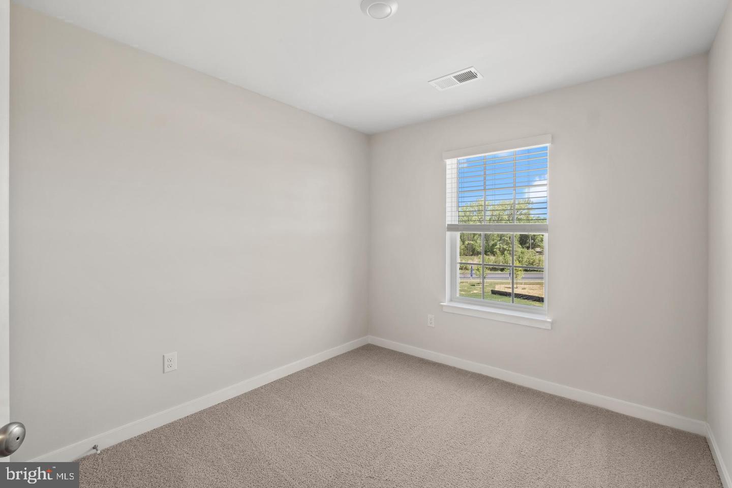 7557 Silver Thread Way Property Photo 12
