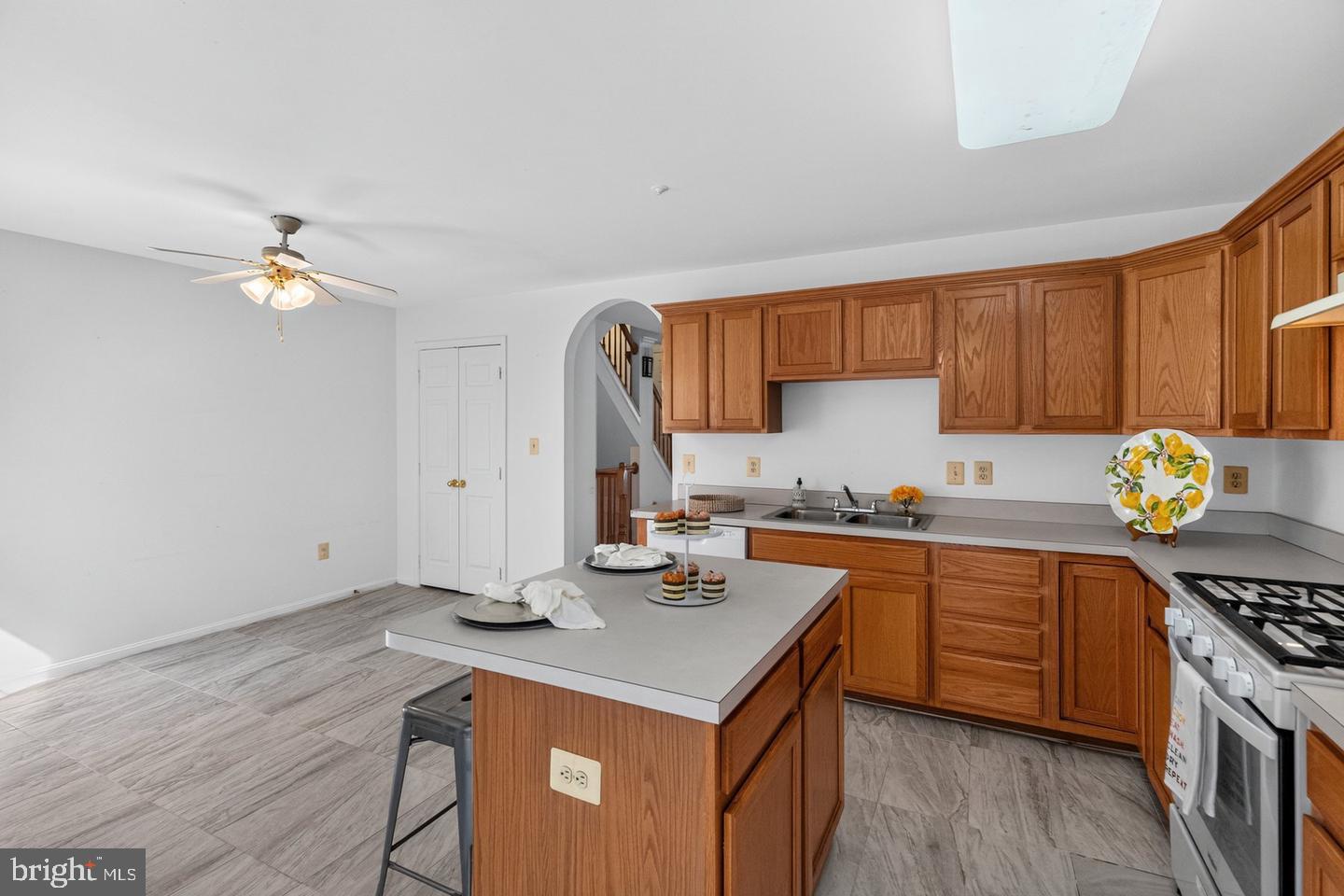 10209 Balsam Poplar Pl Property Photo 6