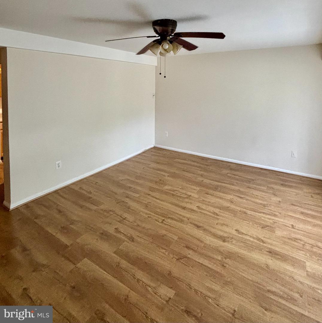 8042 Lakecrest Dr Property Photo 4