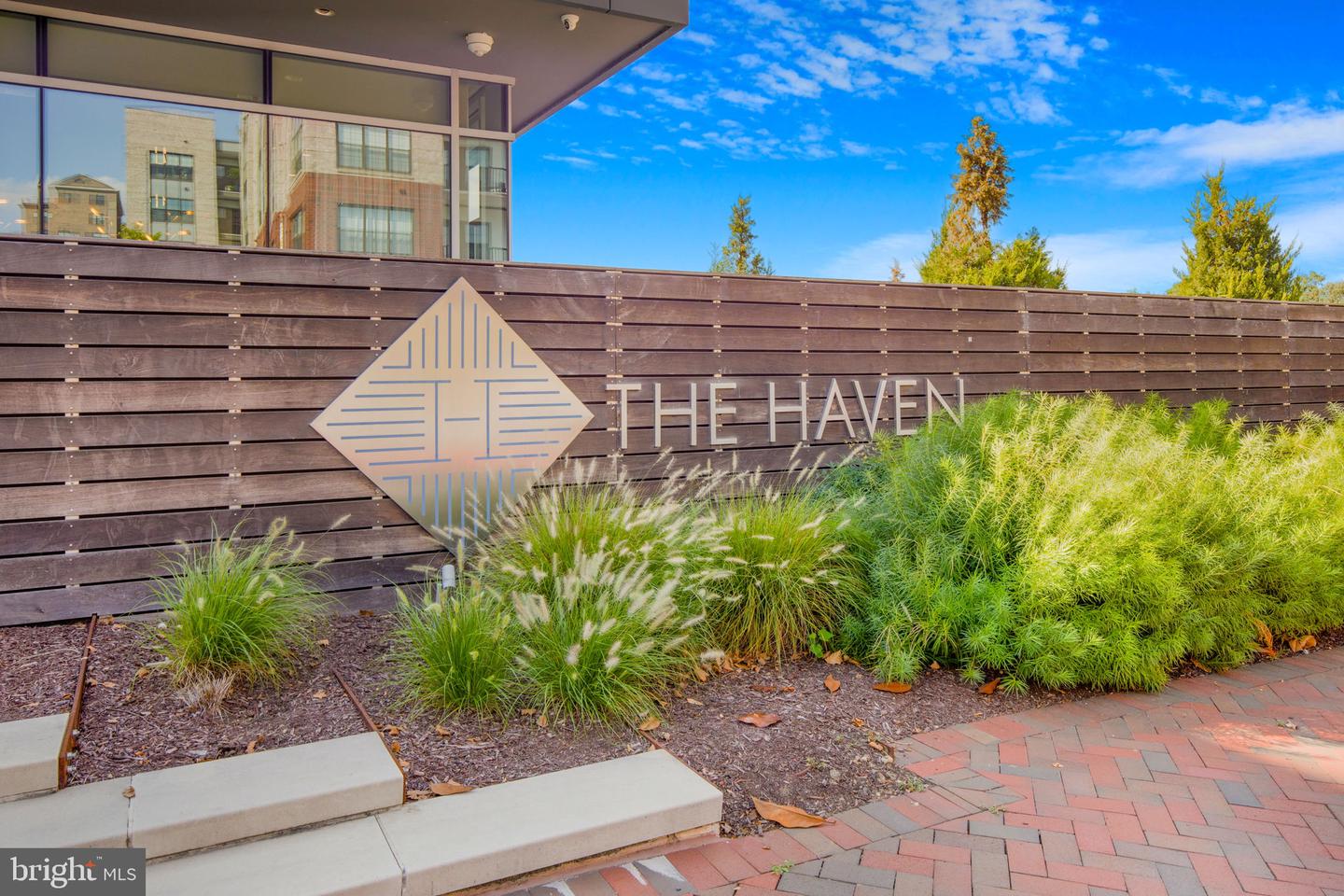 145 RIVERHAVEN DR #125 Property Photo 1
