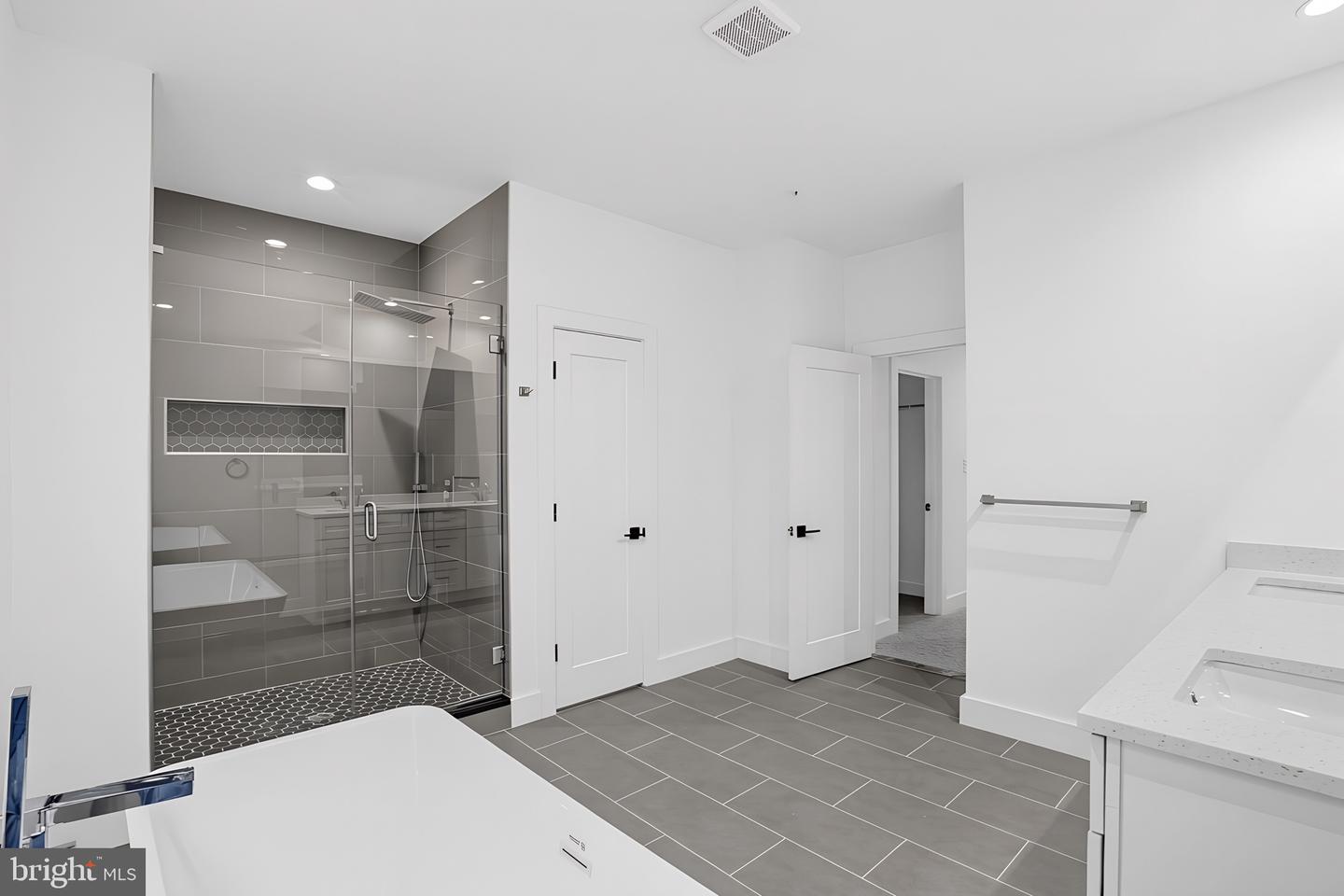 1400 Woodmead Ct Property Photo 18