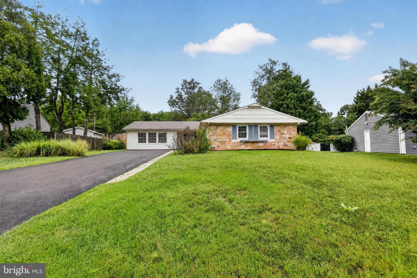 2220 Hallow Ln Property Photo 1