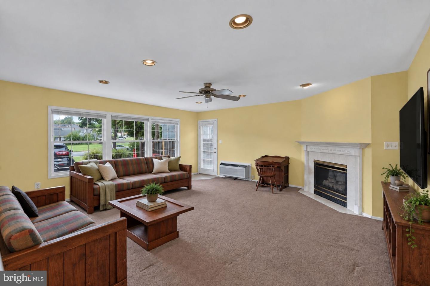 2220 Hallow Ln Property Photo 8