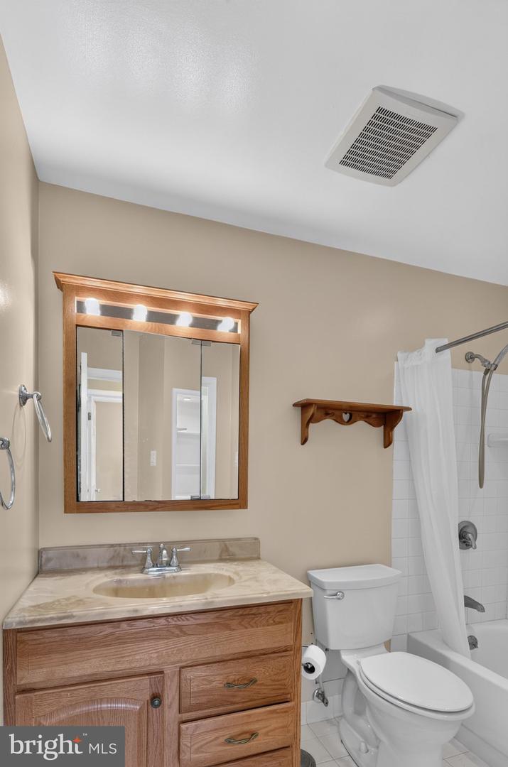 2220 Hallow Ln Property Photo 25