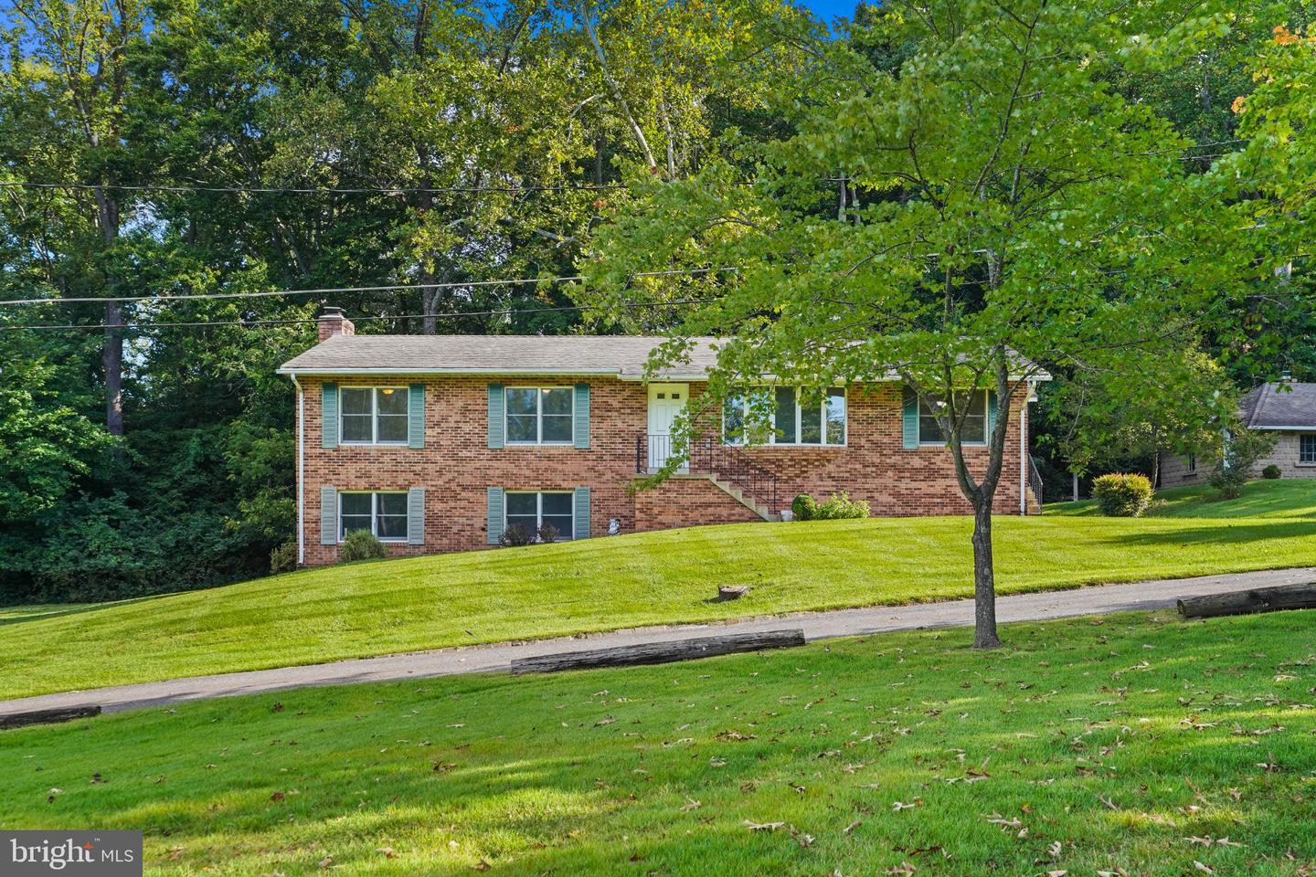 933 Palmer Rd Property Photo 1