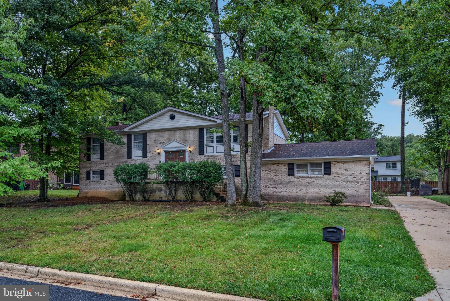 702 GLENEAGLES DR Property Photo 1
