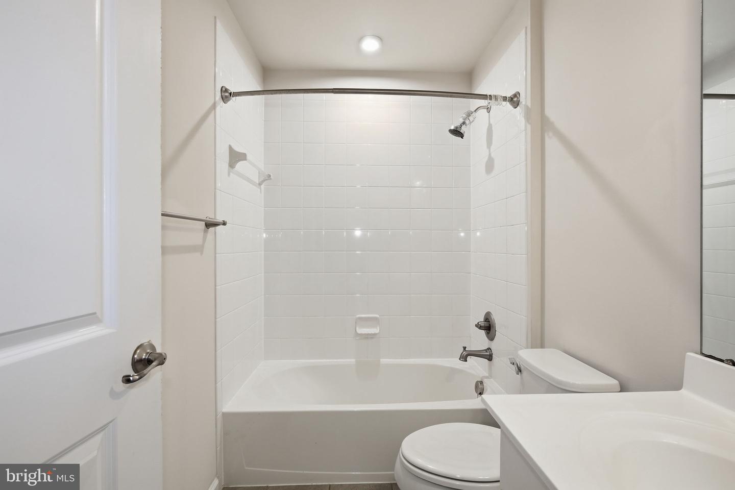 8206 Greenbelt Station Pkwy Property Photo 32