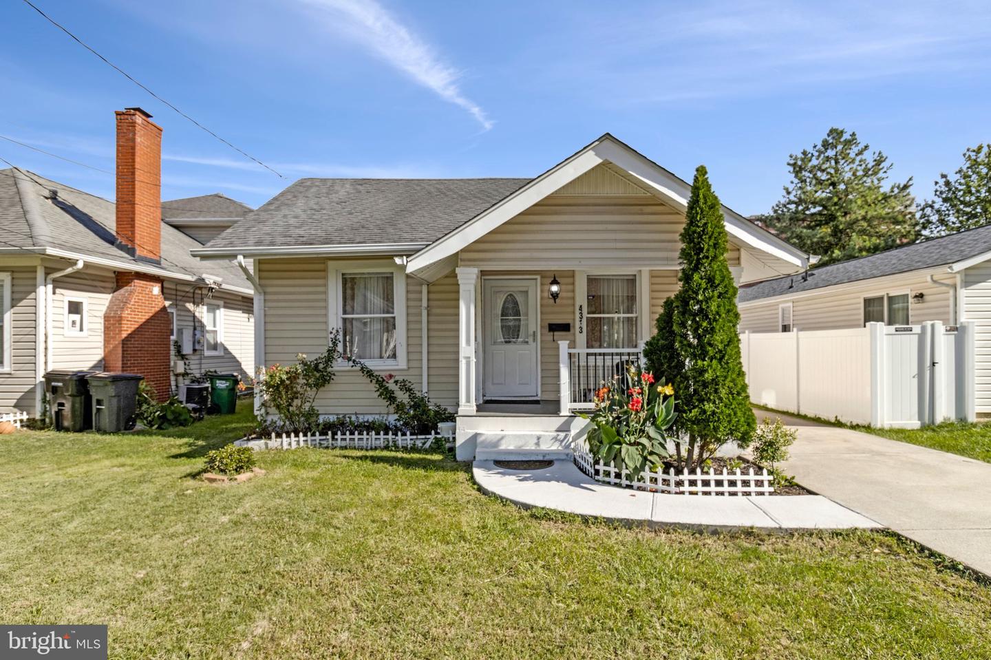 4313 40TH PL Property Photo 1