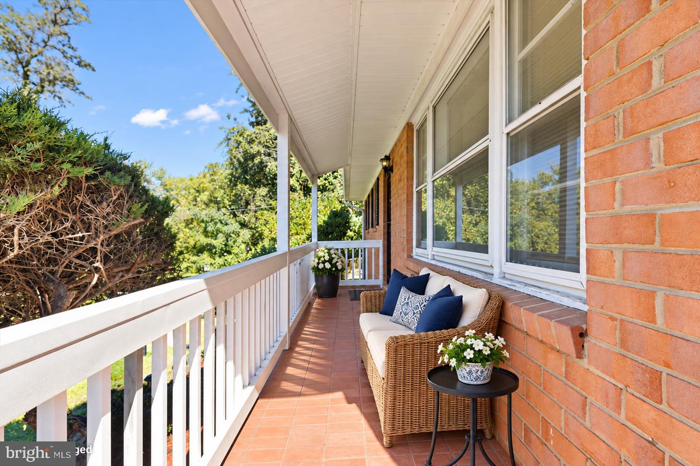 7302 Epping Ave Property Photo 3