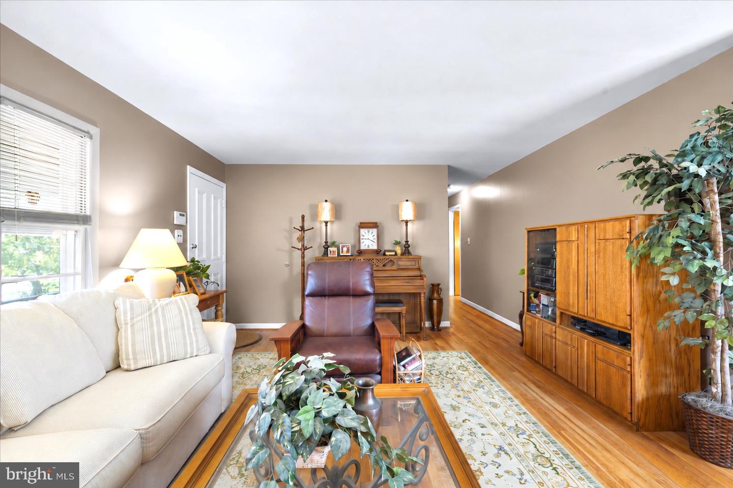 7302 Epping Ave Property Photo 7