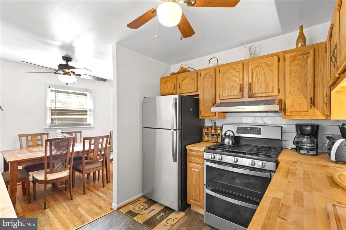 7302 Epping Ave Property Photo 12