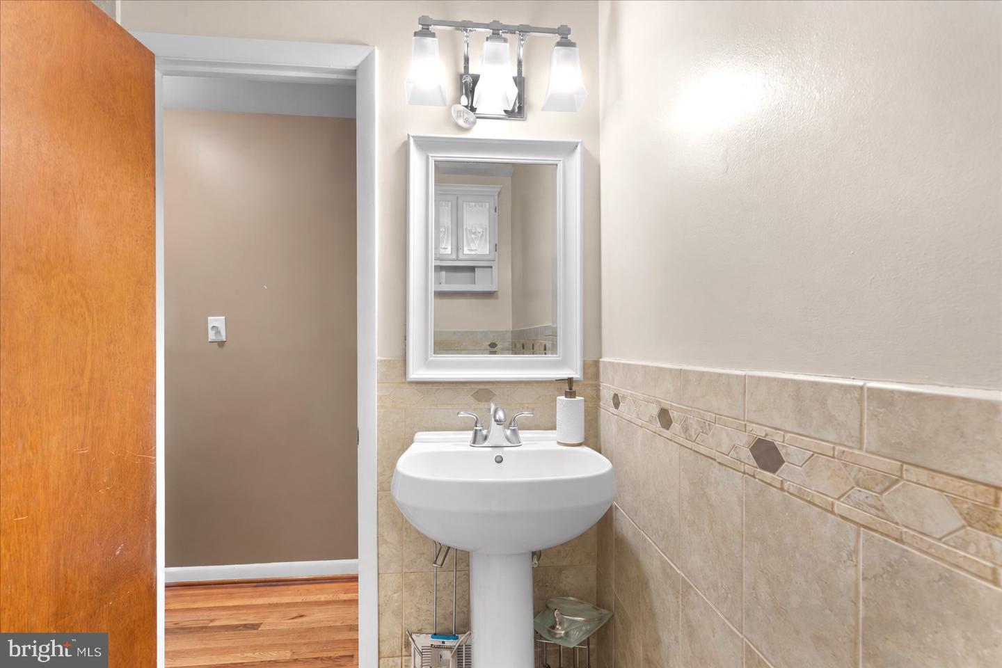 7302 Epping Ave Property Photo 19